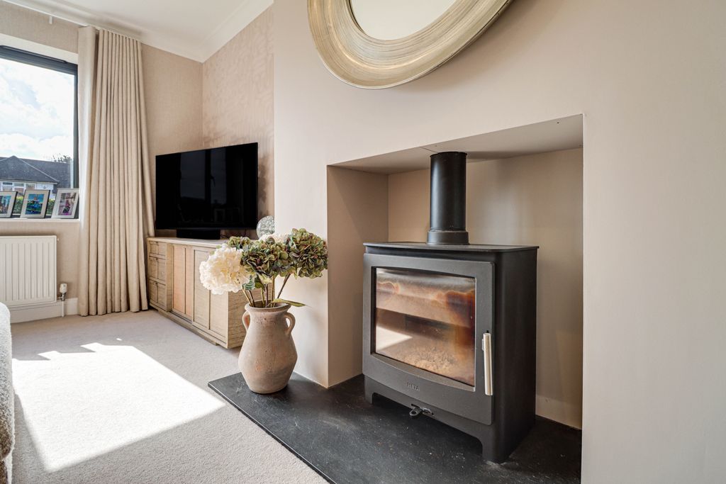 Property photo 3 of 22 Lounge