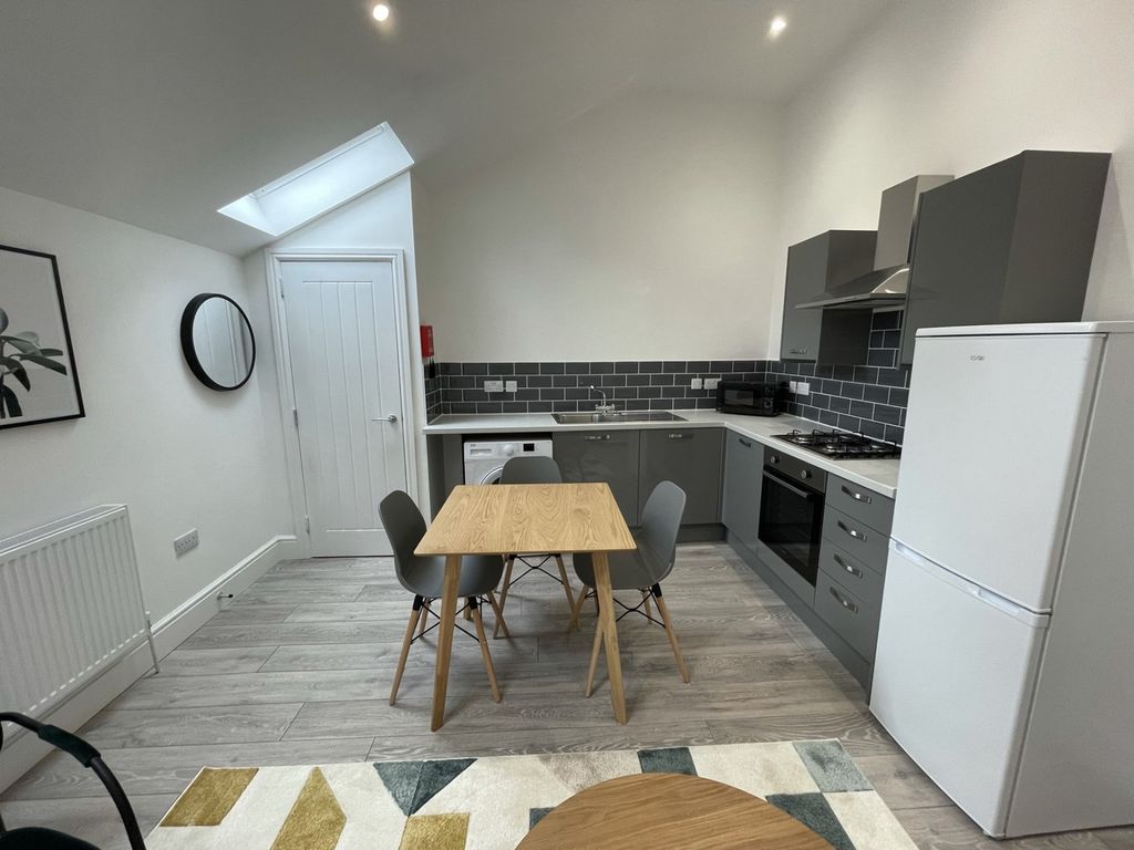 Property photo 3 of 5 A Bright And Modern Kitchenette With Ample Space F...