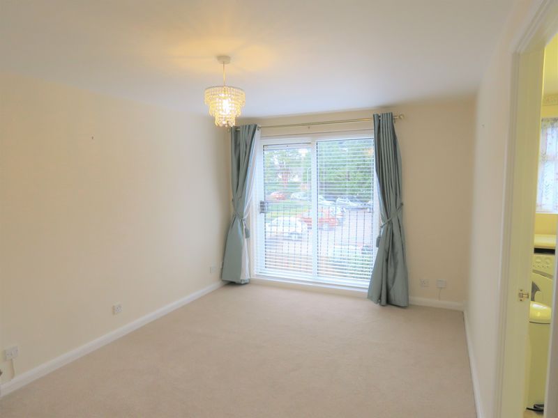 Property photo 2 of 6 Photo 4