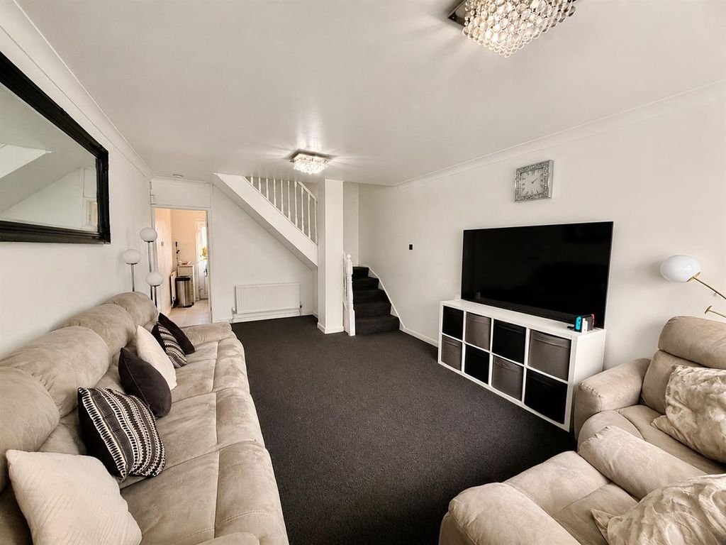 Property photo 2 of 12 Lounge