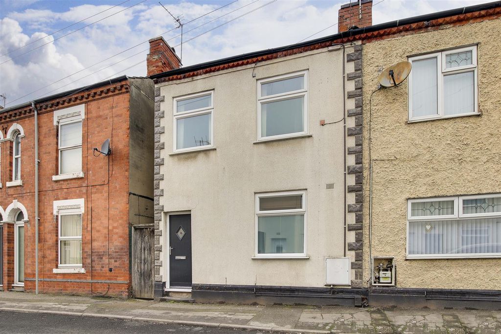 Property photo 1 of 16 Manvers-Street.Jpg