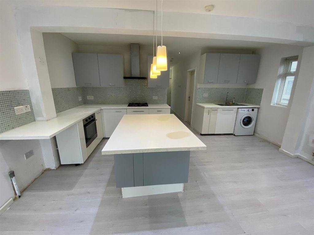 Additional image 8 of 5 bed semi-detached bungalow for salePurland Close, Dagenham RM8