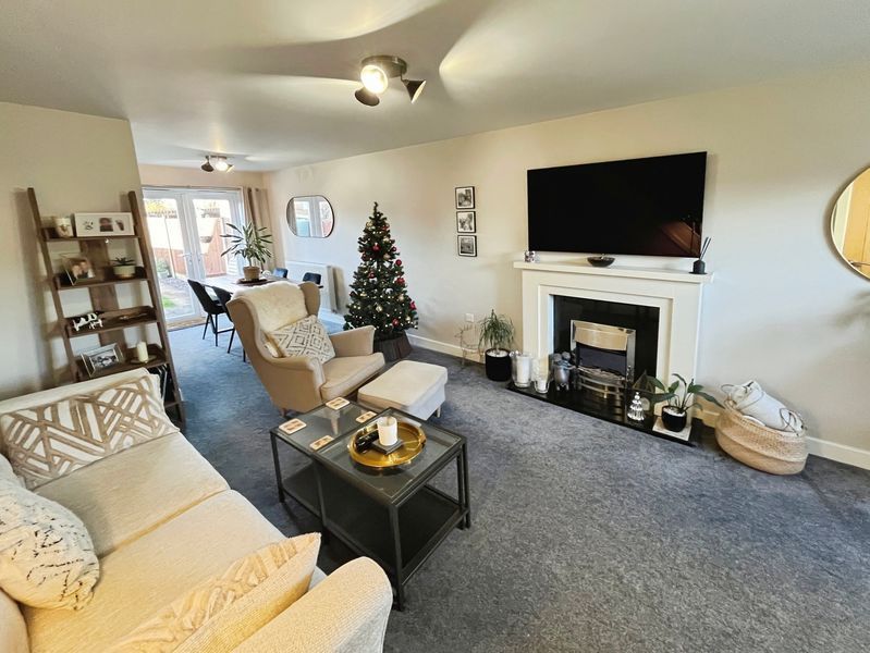 Property photo 2 of 20 Lounge