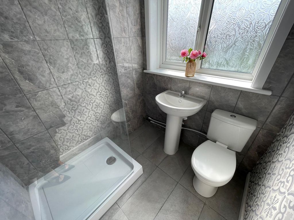 Property photo 3 of 9 Shower Room