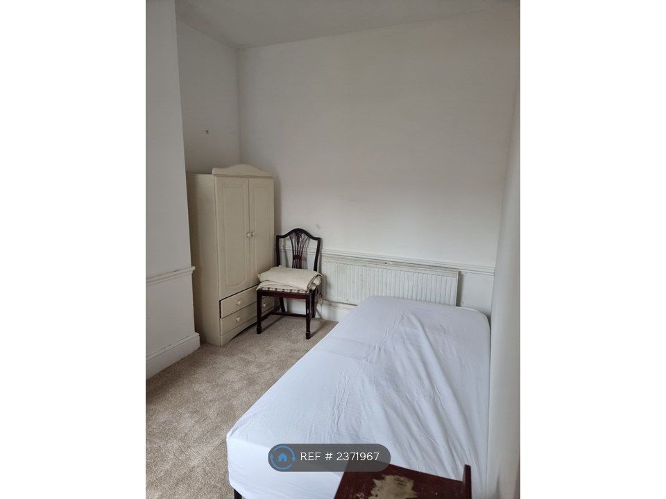 Property photo 3 of 4 Single Room 380Pcm