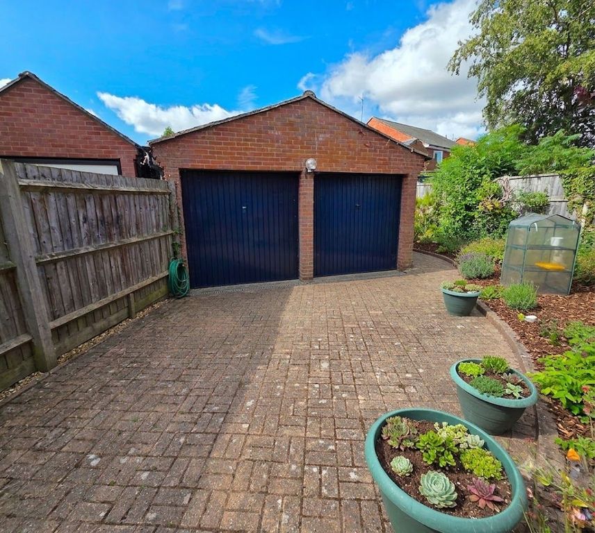 Property photo 3 of 23