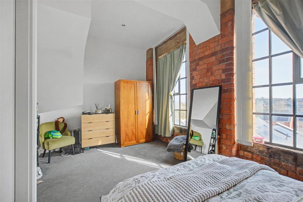 Property photo 3 of 16 Bedroom_4.Jpeg