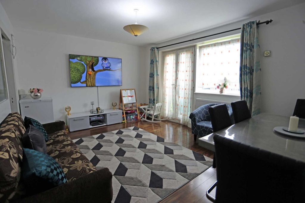 Property photo 3 of 8