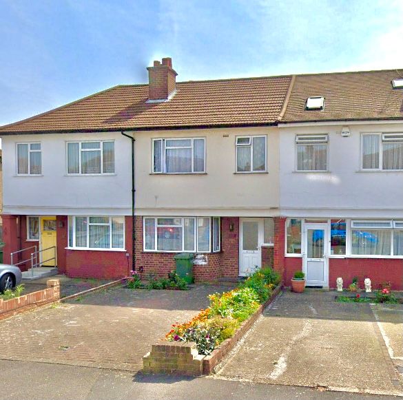 Property photo 1 of 12 Newly Decorated Three Bedroom Terraced House