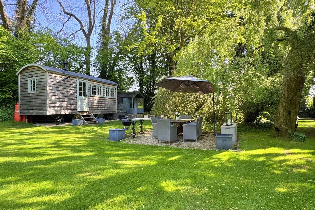 Property photo 3 of 42