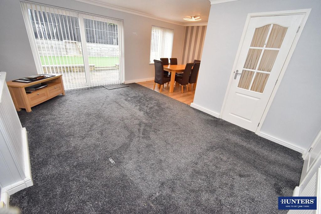 Property photo 2 of 13 Lounge