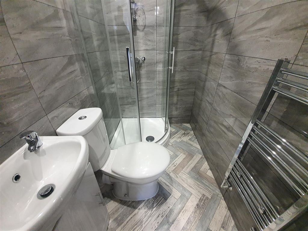 Property photo 3 of 10 En-Suite