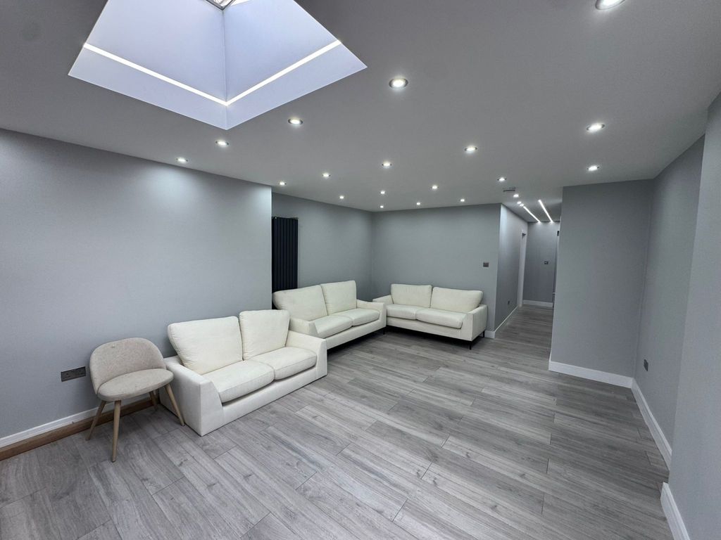 Property photo 3 of 13 Gallery