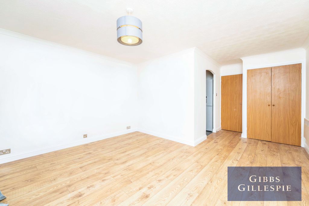 Property photo 3 of 10 3 - F0119617-3015-Ec
