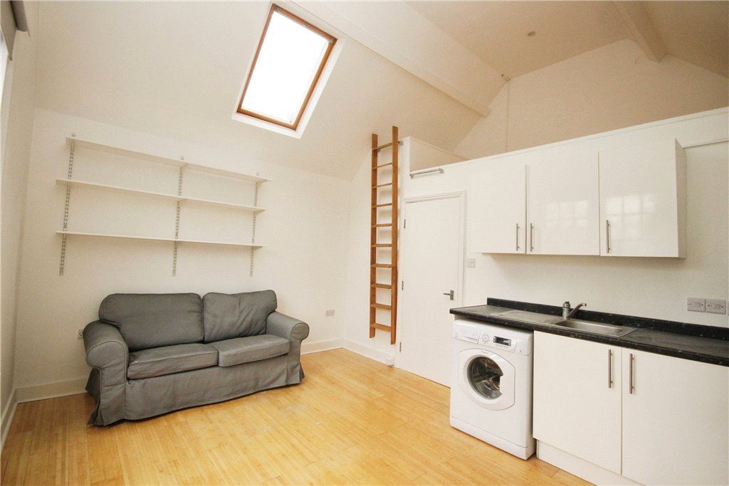 Property photo 2 of 11 Reception/Kitchen