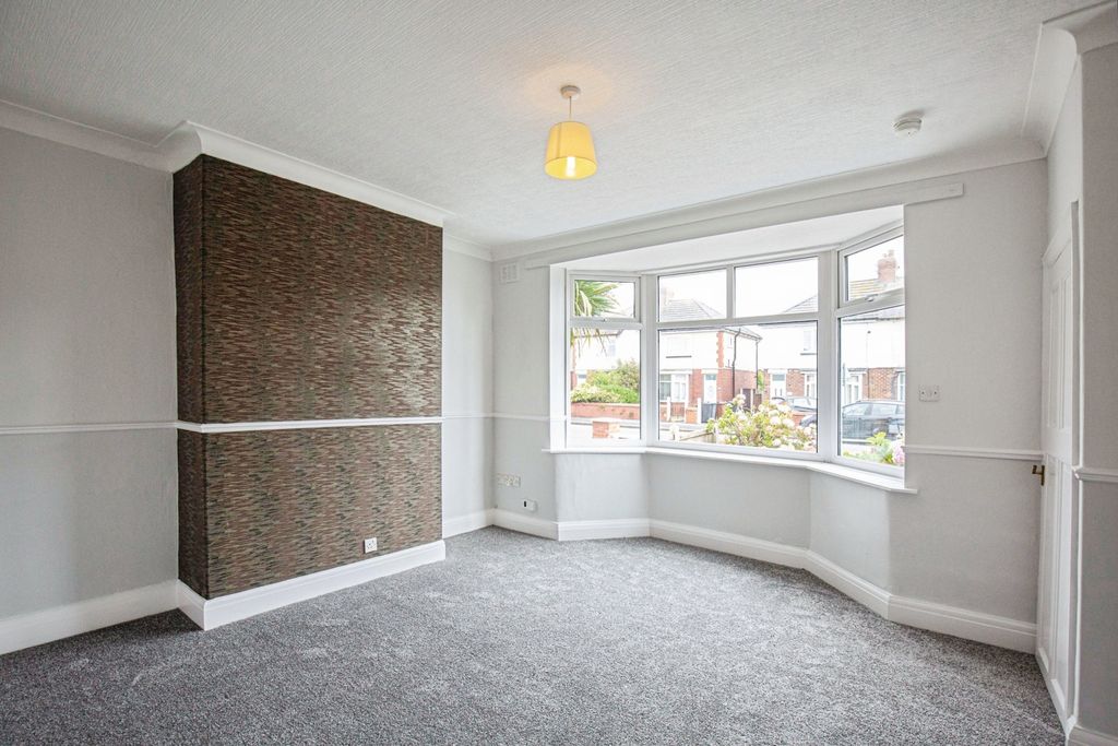 Property photo 3 of 17 Pbox-Img.Jpg