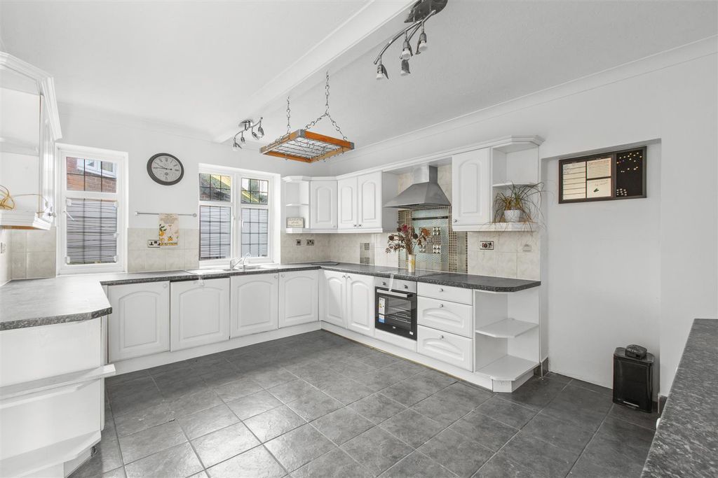 Property photo 2 of 21 Kitchen (House)