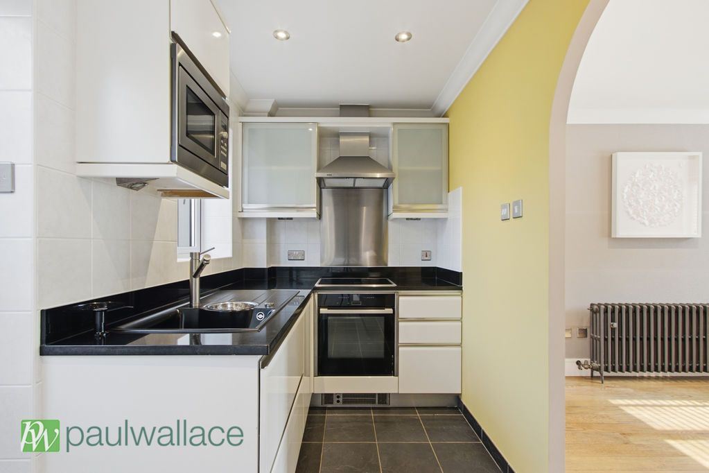 Property photo 3 of 10 Kitchen
