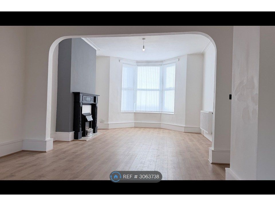 Property photo 1 of 14 Lounge