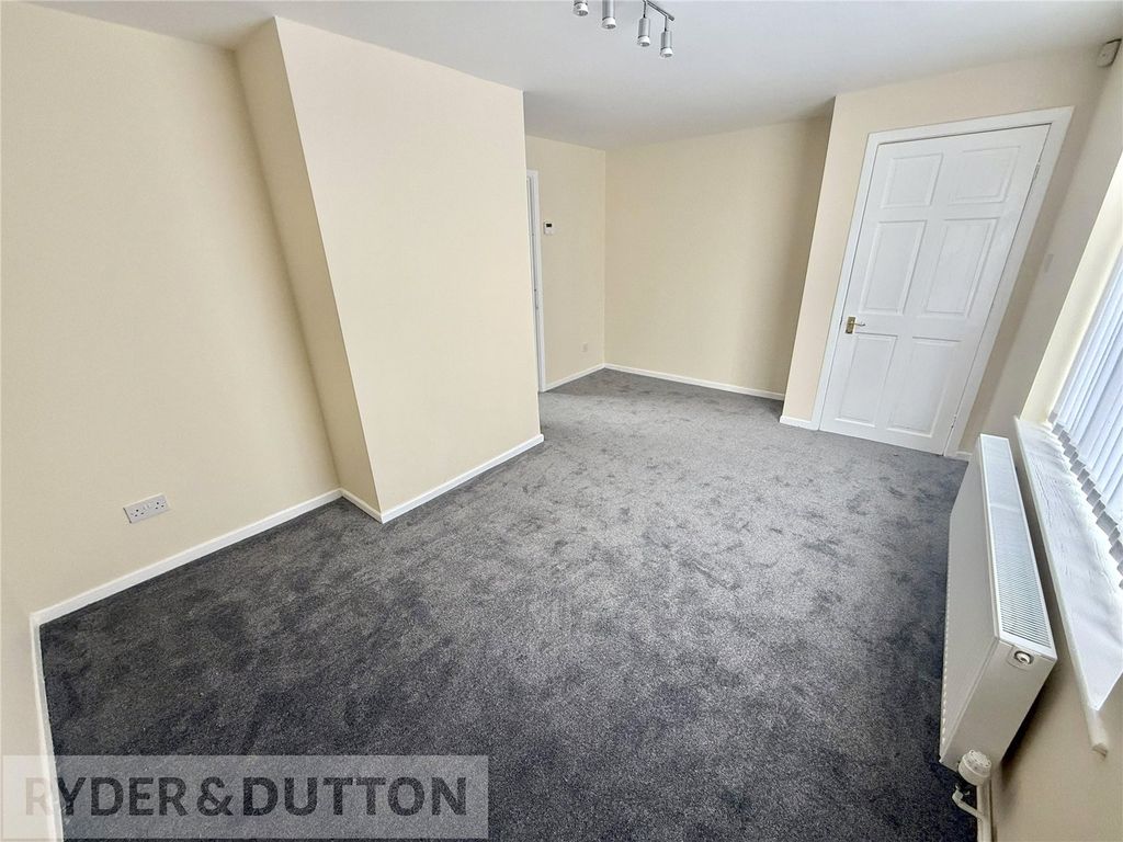 Property photo 3 of 17 Lounge