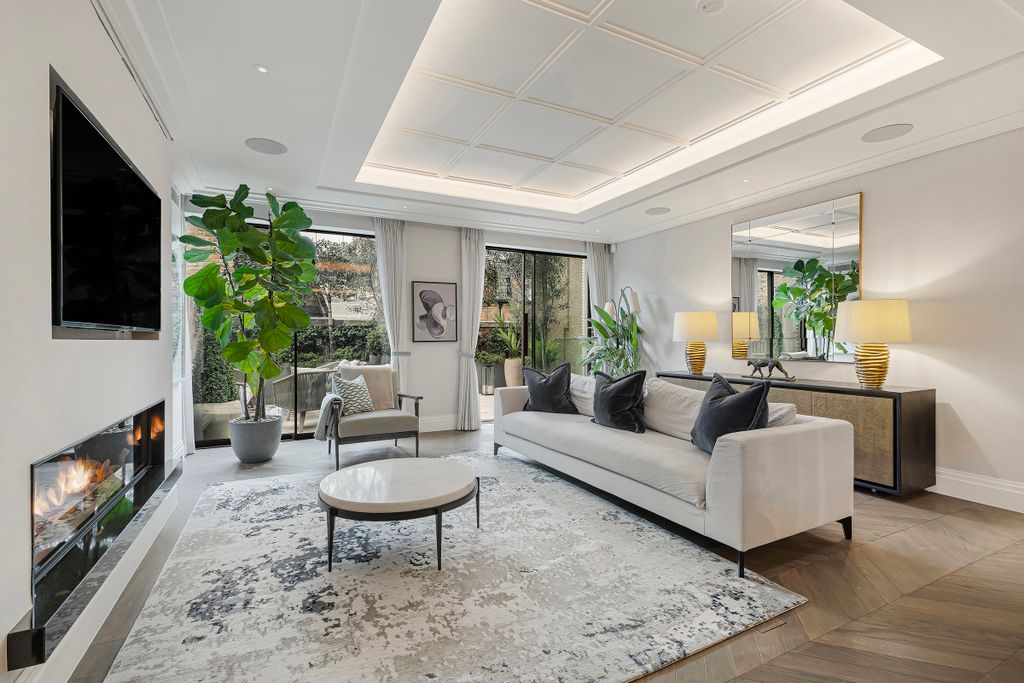 Property photo 2 of 21