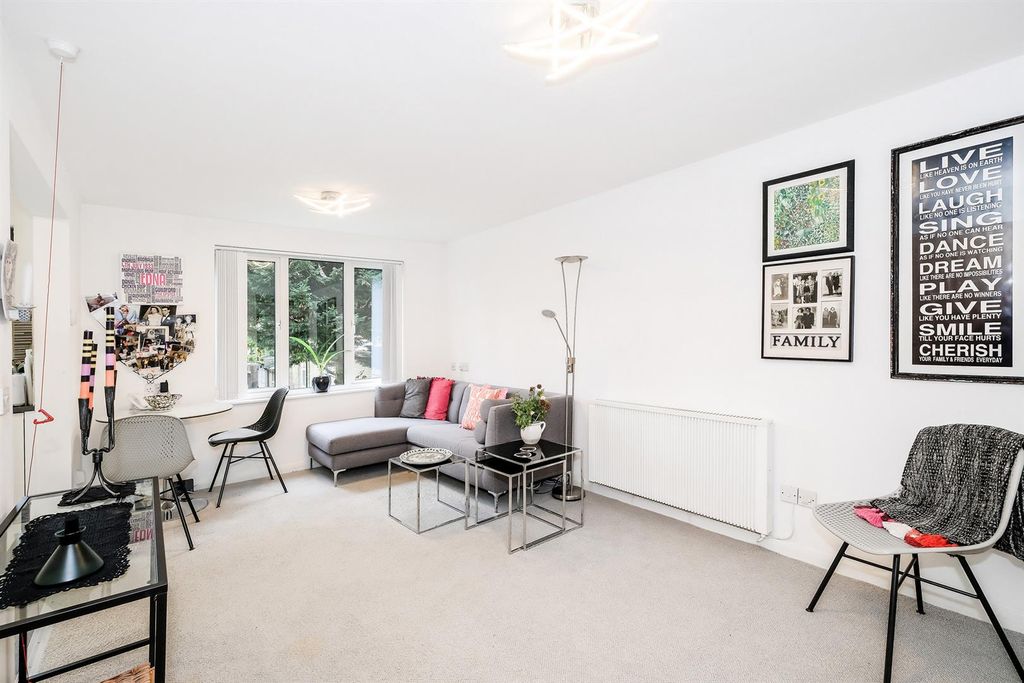 Property photo 3 of 22 29 Westminster Court-4_Web.Jpg