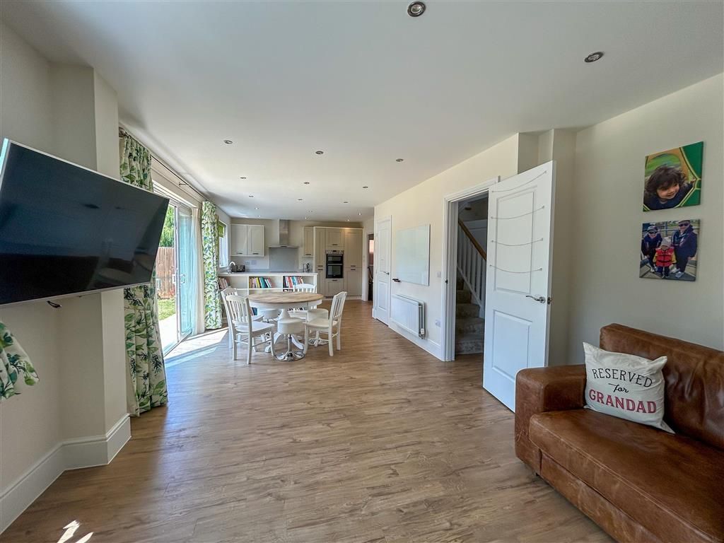 Property photo 3 of 17 Kitchen
