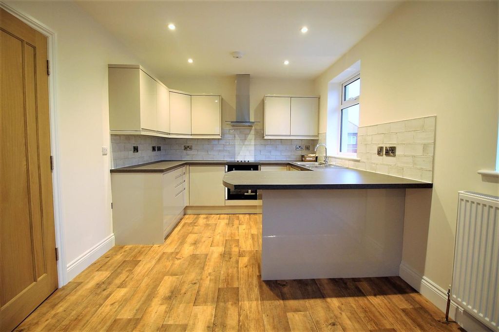 Property photo 2 of 24