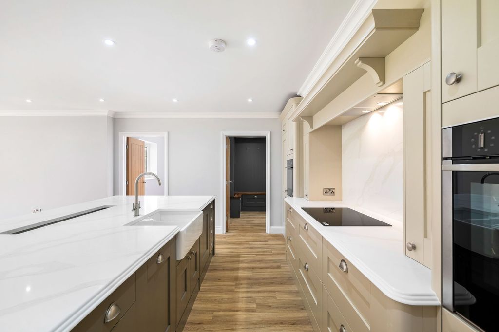 Property photo 2 of 38