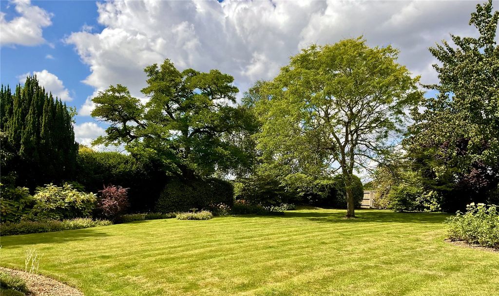 Property photo 2 of 12 Garden