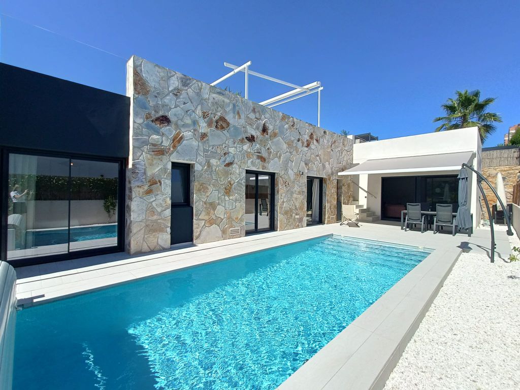 Property photo 1 of 37