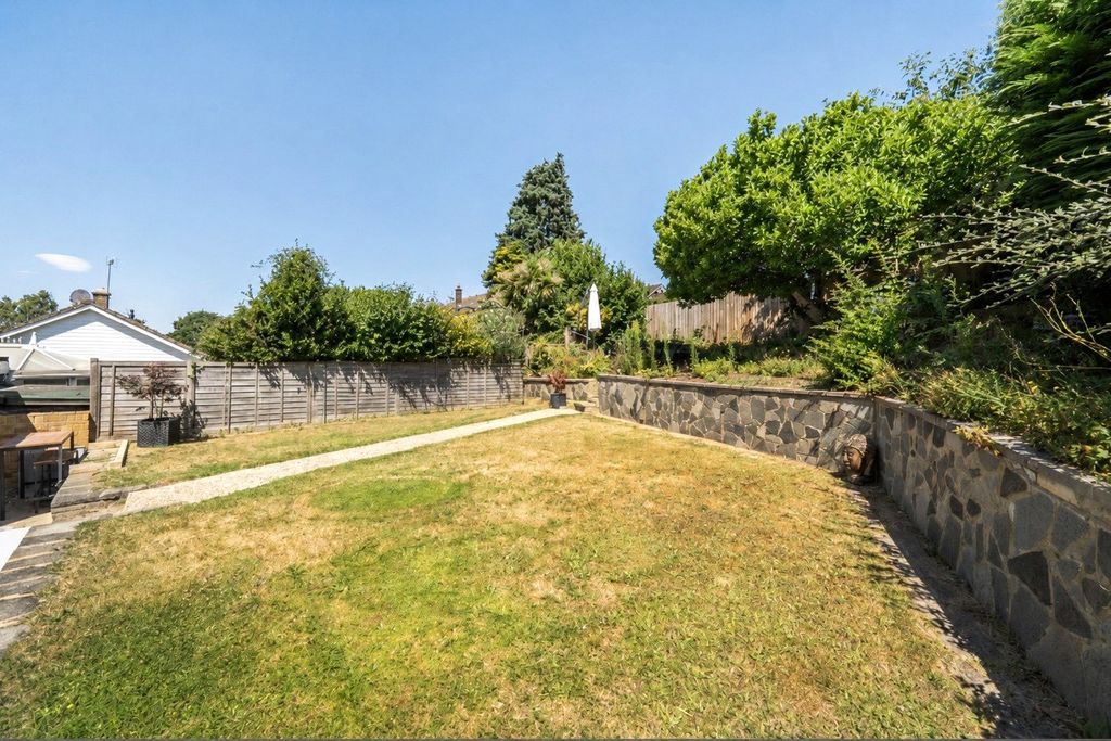Property photo 3 of 16 Picture No. 32