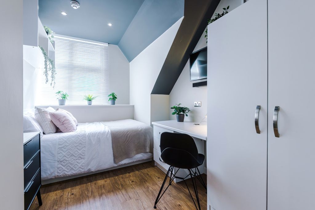 Property photo 1 of 11 Flat 15, Unw, 1