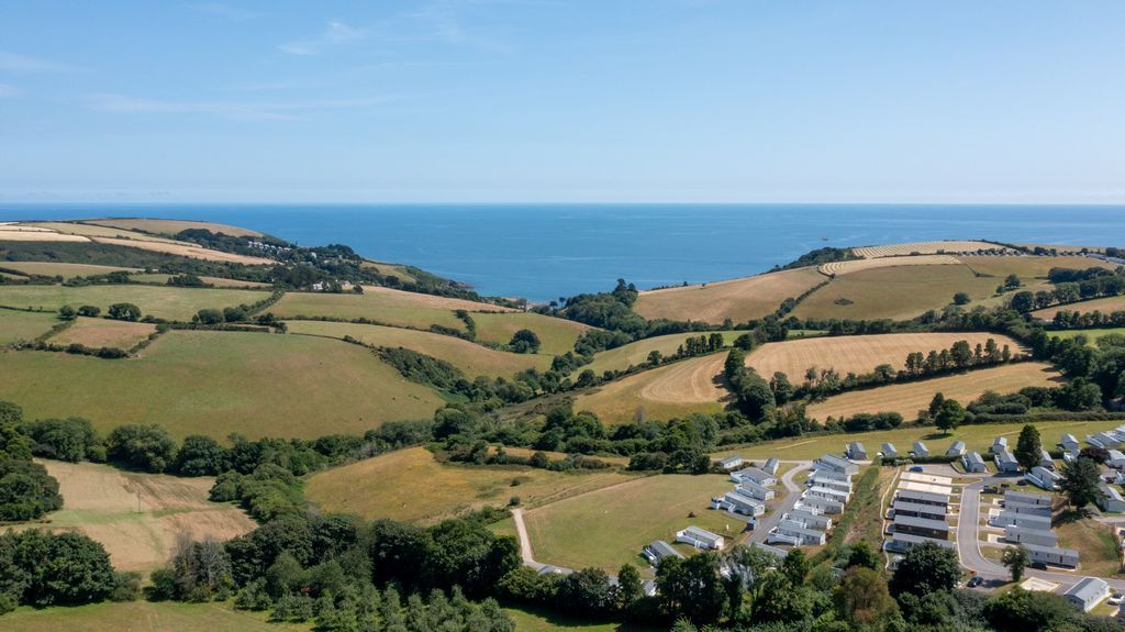 Property photo 2 of 24 2025 Polperro Photoshoot 189