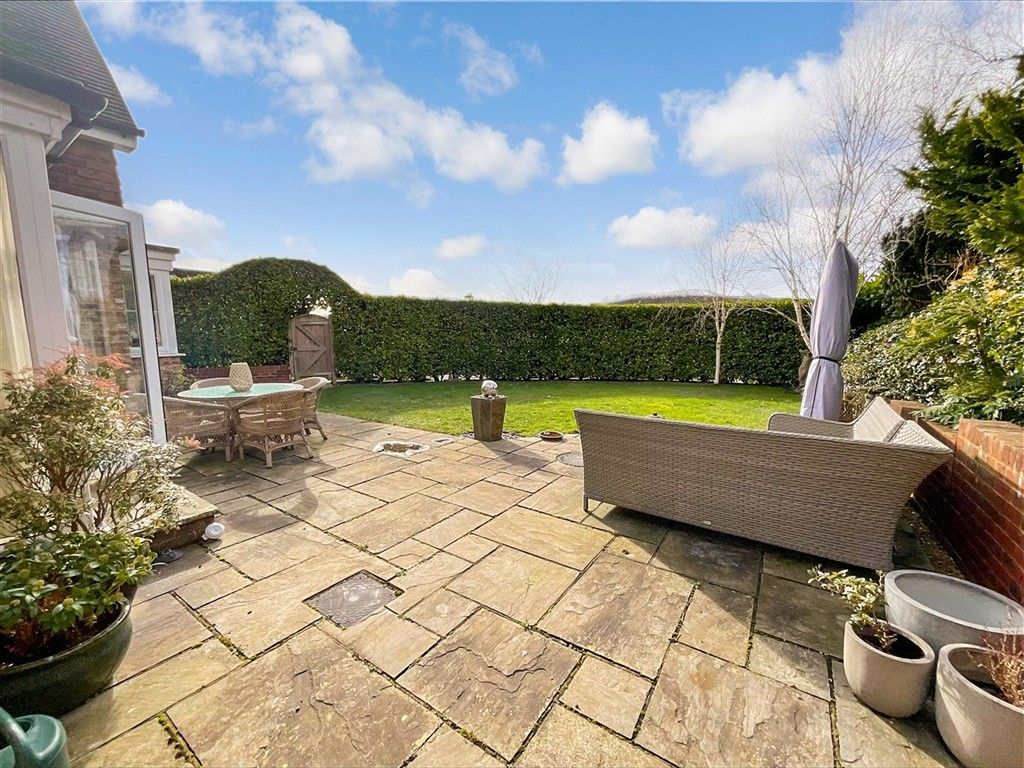 Property photo 2 of 21 Garden 1