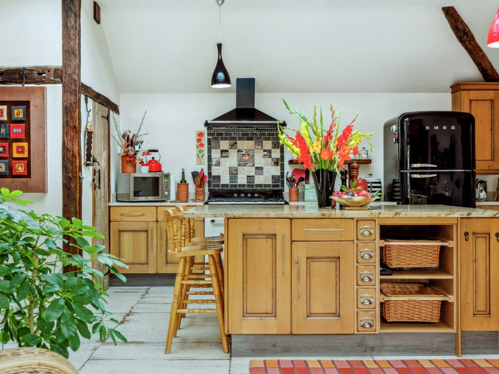 Property photo 2 of 20