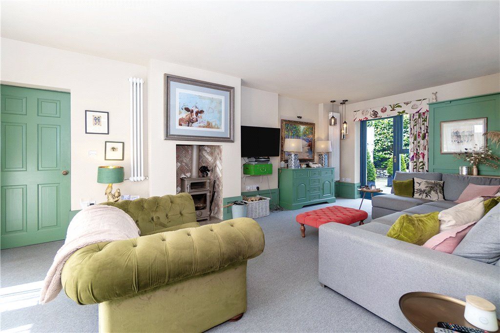 Property photo 2 of 28 Sitting Room