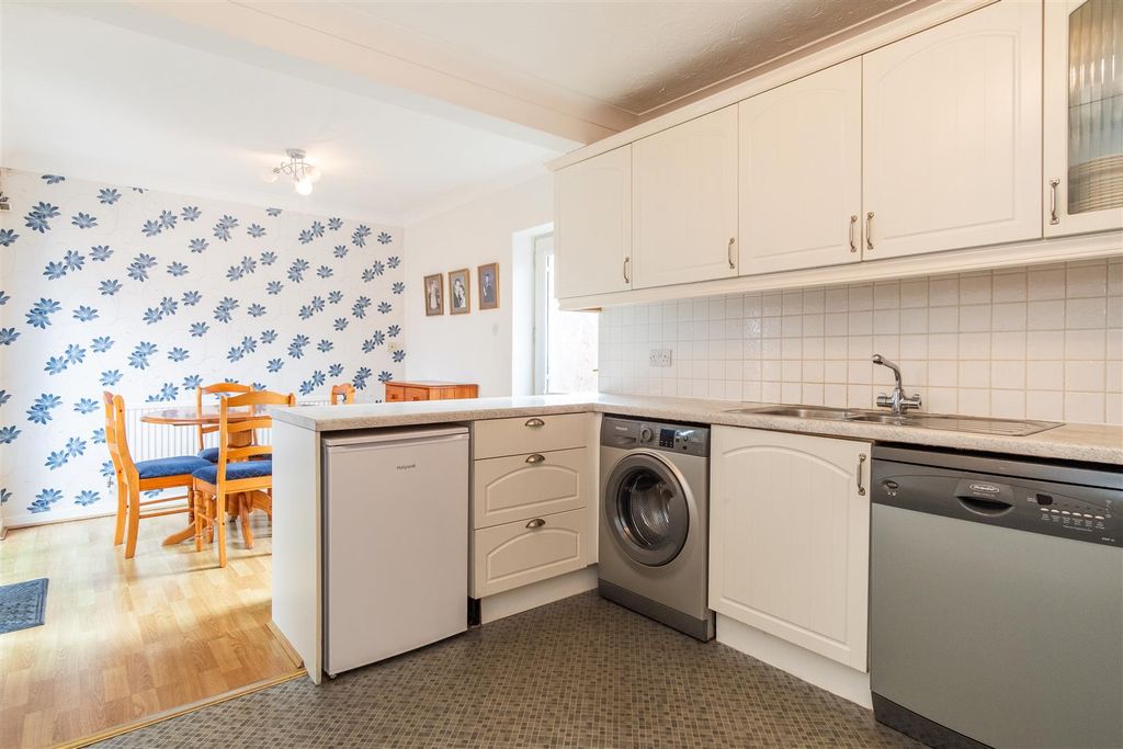 Property photo 3 of 20 Kitchen/Dining Room