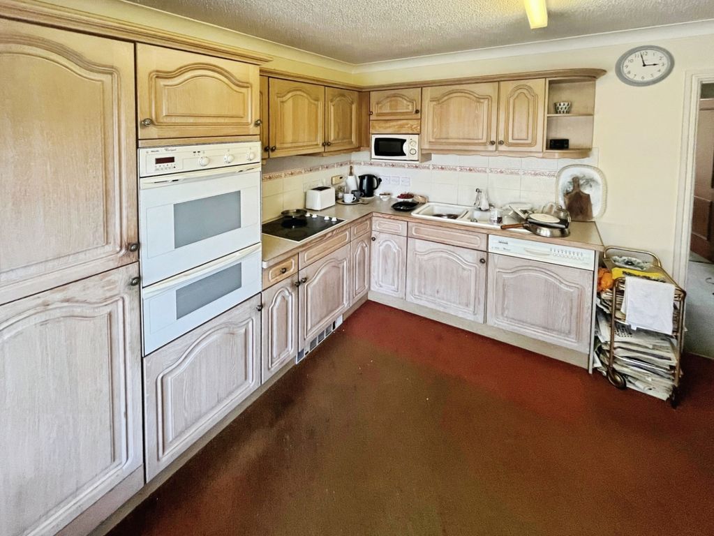 Property photo 3 of 13 Pbox-Kitchen-322841.Jpg