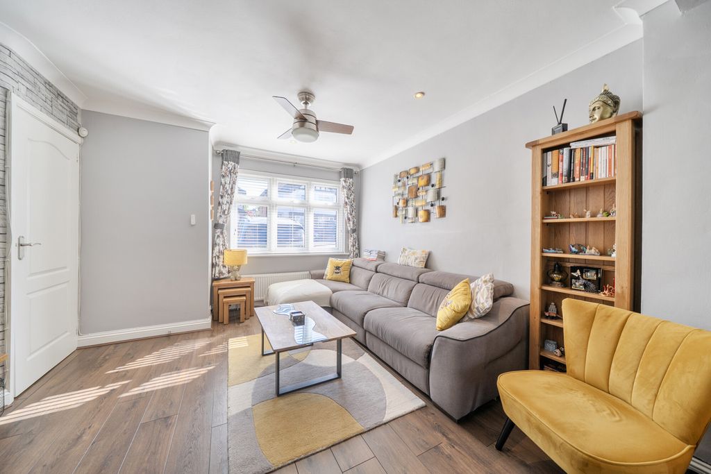 Property photo 2 of 20 1439556-1-69Ea524...