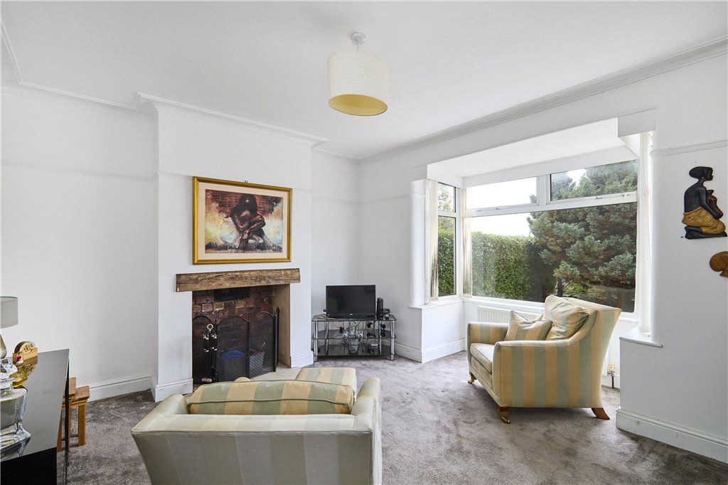 Property photo 3 of 17 Living Room