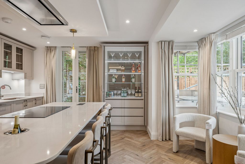 Property photo 3 of 25