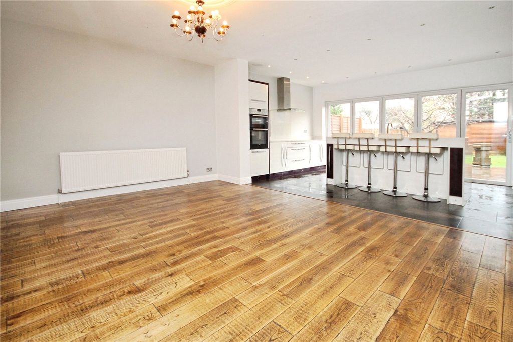 Property photo 2 of 15 Picture No. 13