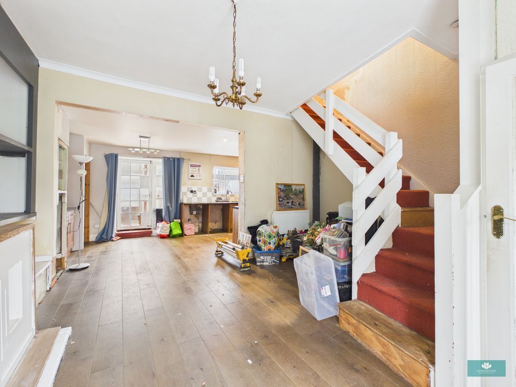 Property photo 3 of 12 Photo 7