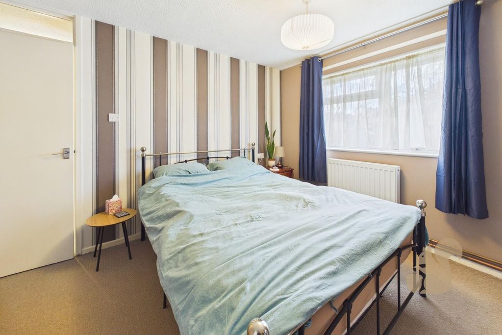 Property photo 3 of 17 Bedroom