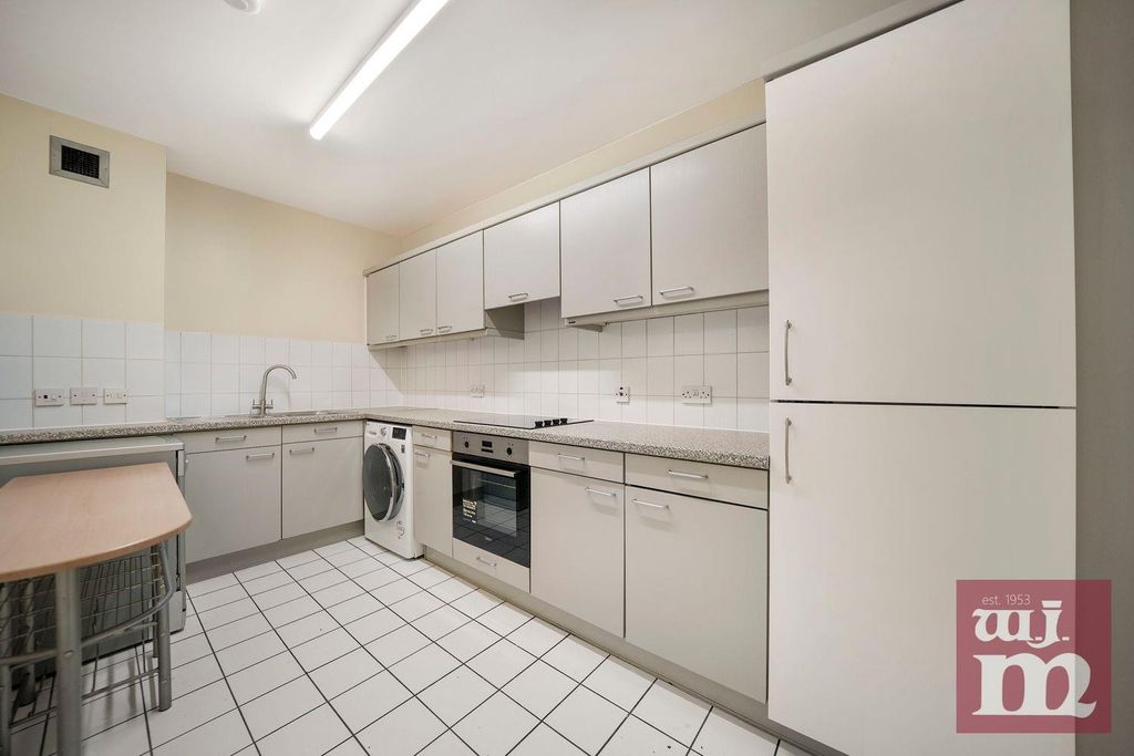 Property photo 3 of 12 Kitchen