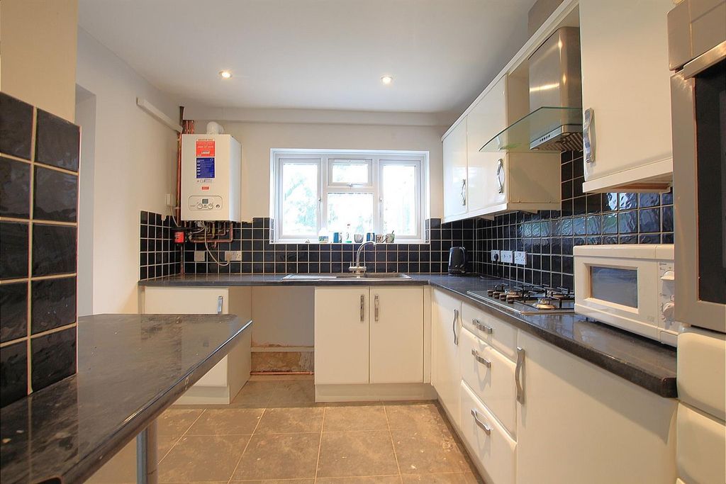 Property photo 2 of 12 Kitchen