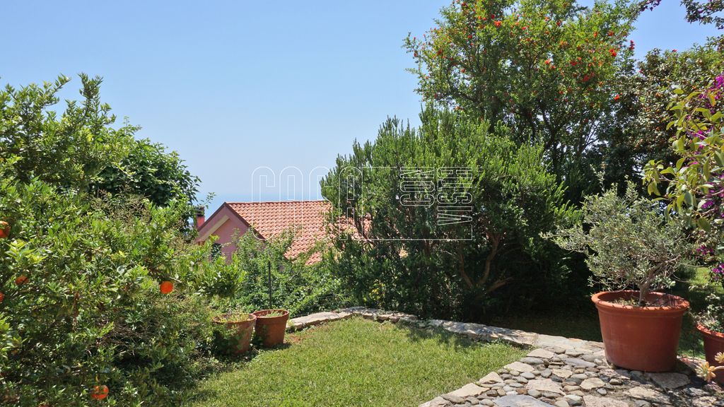 Property photo 2 of 60