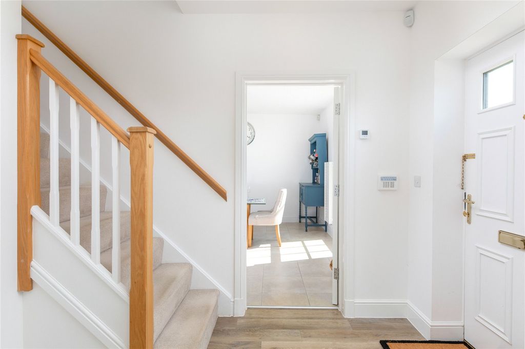 Property photo 2 of 16 Entrance Hall