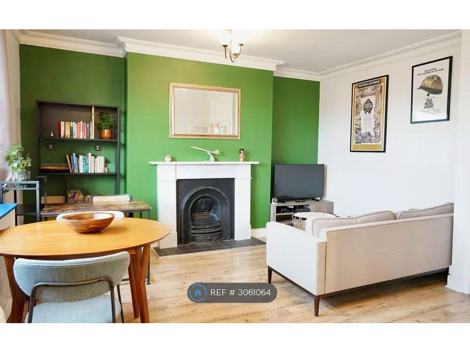 Property photo 1 of 11 Living Room